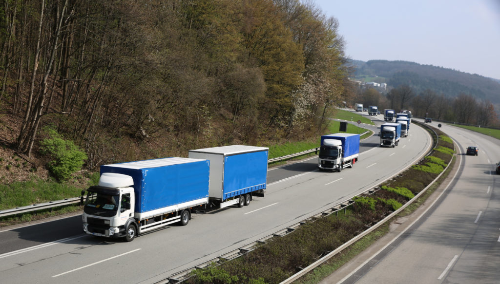 Lastzüge der Gebr. Idelberger Transporte GmbH auf der Autobahn
